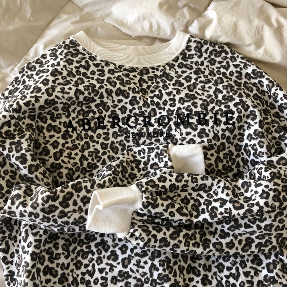 Abercrombie Cheetah/Leopard Print Crewneck Sweatshirt